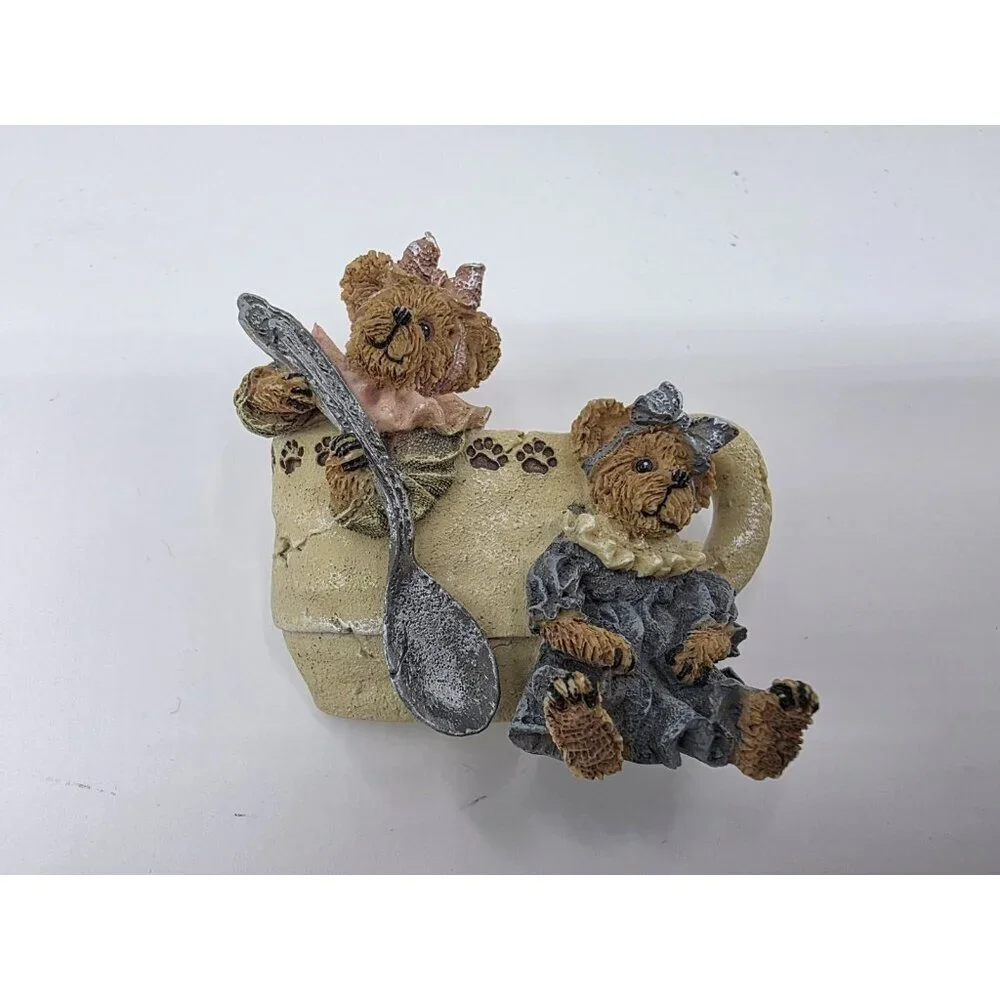 Boyds Bears & Friends Bearware Collection Pin/Brooch Prissie‎ & Missie Fixin Tea